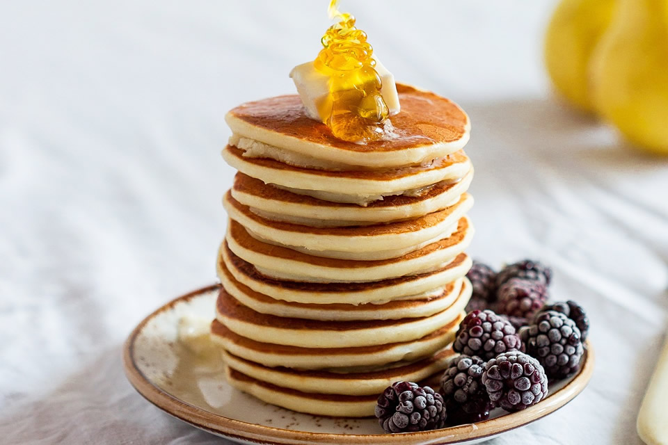 Scopri di più sull'articolo Pankake proteici: una fonte alternativa di proteine per la colazione degli sportivi